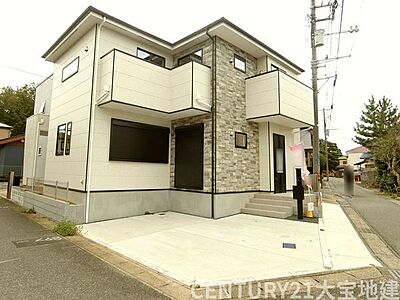 外観：人気の角地で明るく通風良好です