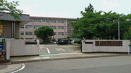加古川市立平岡東小学校まで1461m
