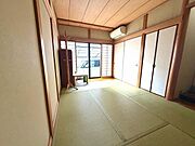 陽当たりの良い落ち着いた和室は客間やくつろぎ空間に最適