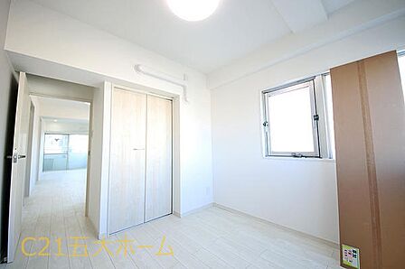 充分な収納スペースを確保。居室内に余計な家具を置く必要がないので、シンプルですっきりとした暮らしが実現できます。