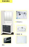洗面台は忙しい朝でも身だしなみを整えやすい三面鏡を採用！鏡の後ろに収納スペースを設ける事により、散らかりやすい洗面スペースをスッキリさせる事ができます。