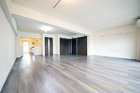 物件のご提案から現地へのご案内、ご契約まで、業務に精通したスタッフが対応させて頂きます。お気軽にご相談ください。