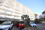 居住中のため、ご見学の際は事前にお問い合わせください。物件のご提案から現地へのご案内、ご契約まで、業務に精通したスタッフが対応させて頂きます。お気軽にご相談ください。