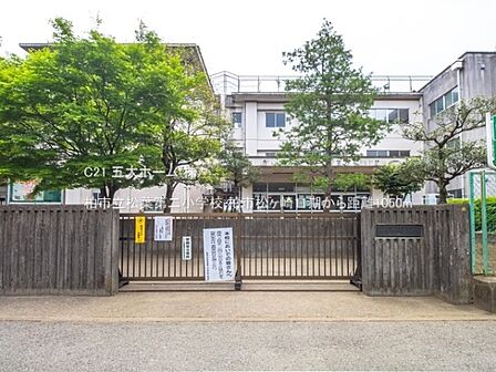 柏市立松葉第二小学校まで800m、撮影日:2022/04/29 1050 柏市立松葉第二小学校