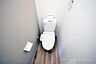 トイレ：清潔感あふれる快適なトイレ空間。落ち着いた内装デザインで、毎日を気持ちよくスタートすることができます。