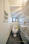 清潔感溢れる快適トイレは、お手入れもラクラクな最新型。毎日使う場所だからこそ心地よさにこだわりました。