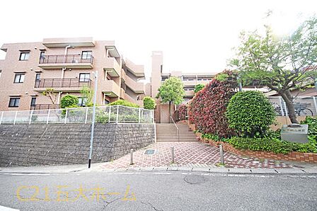 高台×角部屋につき陽当り眺望良好!リフォーム済みのため、室内綺麗です。すぐに新生活をスタートできます!
