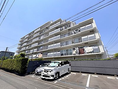 外観：管理の行き届いているマンションでエントランスも大変綺麗で落ち着いた住宅街に佇む低層マンションです♪