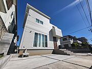 JR宇都宮線(東北本線)「蓮田」駅バス17分「上貝塚」停歩3分。