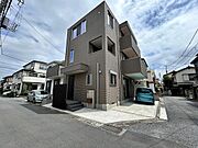 角地＆鉄骨造の2世帯住宅。3ＬＤＫ＆2ＬＤＫ。