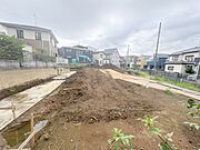 閑静な住宅地。小学校＆中学校徒歩10分圏内。ローソン徒歩2分。8区画の開発分譲地。全区画30坪以上。西側4.19ｍ公道に接道。都市ガス＆本下水