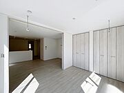 6帖の洋室から見たリビング