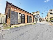 スーパー、イオンモールも近く買い物便利。小学校＆中学校も近く通学安心