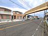 外観：前面道路含む現地