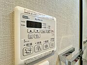 「浴室がジメジメしないので、掃除が楽になった」「幼い子供がいるので汚れものも多く、いつでも洗濯物を干せるのが安心」そんな声を多く頂いている便利機能の浴室乾燥機付きです。
