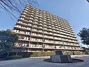 「2路線利用可能×総戸数:221戸」ここに住まう方々へ余すこと無く太陽の恵みを届けられるように計画・設計されております。