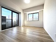 「プライバシーのある部屋」住まわれる人たちの独立したプライベートを確立した居住空間。集合住宅とは異なり、外壁を隔てたその先には奪われることのない空間があります。各居室しっかりとしたクロークも採用