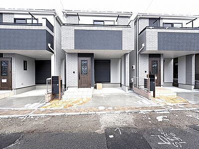 外観:~モダンデザイン~シャープなシルエットにシンプルな配色を施したモダンな外観でありながら意匠性高い時の流れに左右されないデザインとなっております。室内に入るとゆったりとした住空間が広がります。 外観:~モダンデザイン~シャープなシルエットにシンプルな配色を施したモダンな外観でありながら意匠性高い時の流れに左右されないデザインとなっております。室内に入るとゆったりとした住空間が広がります。