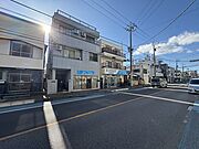 西川口駅徒歩8分。「京浜東北線」利用で都心へのアクセス良好。敷地30坪＆建物60坪。