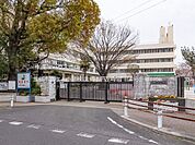 三郷市立吹上小学校 610m