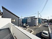 洗練された佇まいはいつまでも輝き続けていつしか街の風景に溶け込んでいきます。住戸からの眺望の良さは、美しい景色や自然の美しさを日常に取り込み心を癒し穏やかな気分で素敵な雰囲気をご確認頂けます。