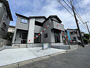 南道路に面し、陽当り良好です。