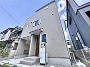 ～穏やかで静穏な環境～近隣には学校、お買物施設、など全すべて徒歩圏内にありますので日常生活も安心です邸宅街が多くある場所なので落ち着きある未来を刻む永住の地として安心できる場所です。