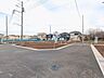 外観：前面道路含む現地
