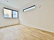 こちらのお部屋は縦長で奥行きのある間取りとなっております。