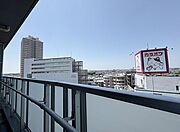 洗練された佇まいはいつまでも輝き続けていつしか街の風景に溶け込んでいきます。住戸からの眺望の良さは、美しい景色や自然の美しさを日常に取り込み心を癒し穏やかな気分で素敵な雰囲気をご確認頂けます。