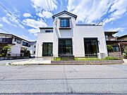 ～角地の開放感～角地を最大限生かした配置設計の「住まい」爽やかな風が舞い込み陽光眩しく差し込む居住空間で得られる日常生活のリズム。2面採光という時を経ても変わらない立地をご堪能ください。