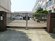 足立区立竹の塚中学校まで約900m