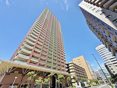 外観:その邸が魅せる気品・上質・重厚感・細やかさ、そのすべては訪れた者に安らぎと品性を与える特別な空間です。ここに住むからこそ意味がある。すべての(始まり)をここから迎えます。※青空はAI生成イメージです。 外観:その邸が魅せる気品・上質・重厚感・細やかさ、そのすべては訪れた者に安らぎと品性を与える特別な空間です。ここに住むからこそ意味がある。すべての(始まり)をここから迎えます。※青空はAI生成イメージです。