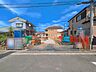 外観：前面道路含む現地