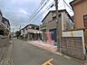外観：前面道路含む現地