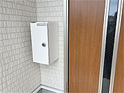 宅配ボックスがあれば、普段の荷物の受け取りの煩わしさや忙しい日にも24時間対応できて嬉しい設備ですね。