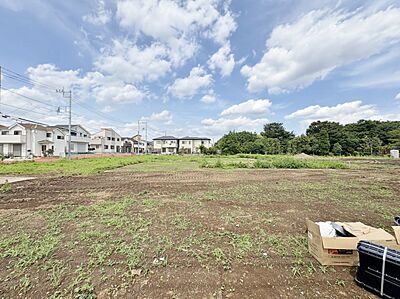 外観：戸塚安行駅からバス便あり。自由設計の宅地分譲。あなたのライフスタイルに合ったお住まいを自由に建築できる分譲地です。全区域、30坪～33坪。