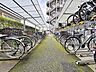 その他：雨風から大切な自転車を守る屋根付き駐輪場を完備。2段ラックで効率よく収納でき、お子様の自転車やベビーカーもスマートに置けます。家族の毎日を快適に。