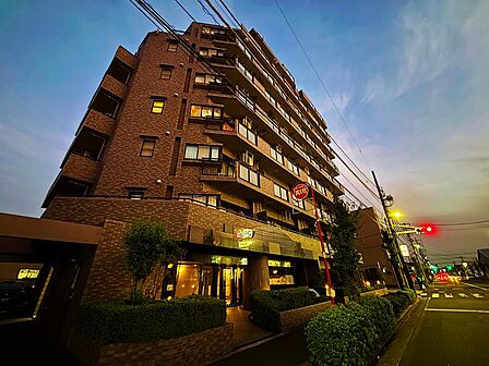 住まう人たちに与えられるゆとりある生活と受け継がれる資産。素晴らしい立地から生み出される時の隙間はご家族で過ごすための新しくかけがえのない時間