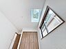 室内：洋室6.5帖。トップライト付で明るいお部屋。