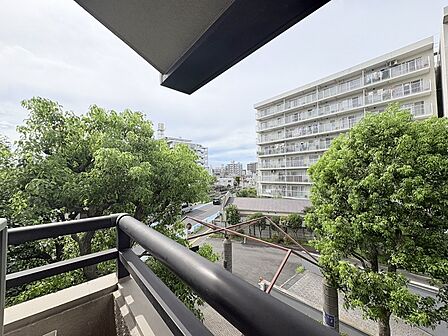 充分な広さが確保されたバルコニー。