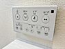 トイレ：日本を訪れた外国の方で「使ってみて驚いた」と仰る方の多い、ウォシュレット。おしりを優しく洗ってくれるだけではなく、パワー脱臭機能なども備え、快適な空間を創出する機能もございます。