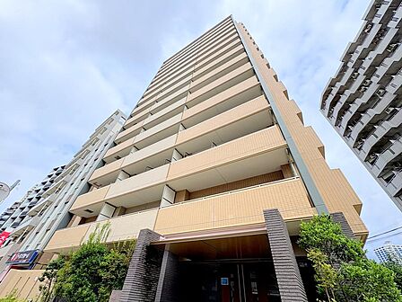 JR京浜東北線「川口」駅まで徒歩約7分。都心へのアクセスがスムーズな好立地です周辺には商業施設や生活利便施設が充実しており、便利で快適な都市生活を叶える住空間が広がっています