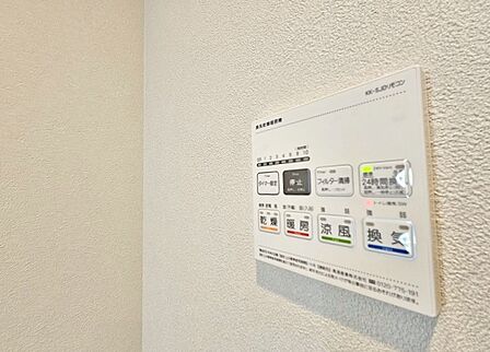 便利な浴室暖房換気乾燥機です。衣服を干したり、寒い日はお風呂に入る前に暖めるなど、様々活用できます。