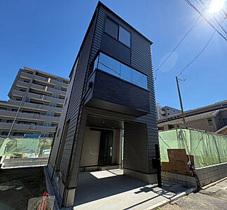 外観:シャープなラインが印象的な、モダンなデザインの住まいです。個性を大切にするご家族に、新しい暮らしの舞台を提供します。 外観:シャープなラインが印象的な、モダンなデザインの住まいです。個性を大切にするご家族に、新しい暮らしの舞台を提供します。