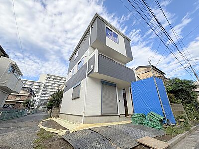 外観:南西角地、陽当たり良好 外観:南西角地、陽当たり良好