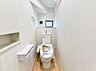 トイレ：施工例：清潔感あふれるシンプルなトイレスペース。