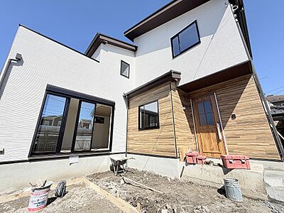 外観:『草加市弁天の立地に佇む邸宅』周辺は新しい住宅が立ち並ぶ綺麗な街並み。新生活をスタートさせる場所として住み心地を感じてみてください。 外観:『草加市弁天の立地に佇む邸宅』周辺は新しい住宅が立ち並ぶ綺麗な街並み。新生活をスタートさせる場所として住み心地を感じてみてください。