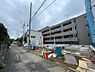 外観：前面道路含む現地