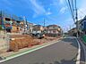 外観：前面道路含む現地